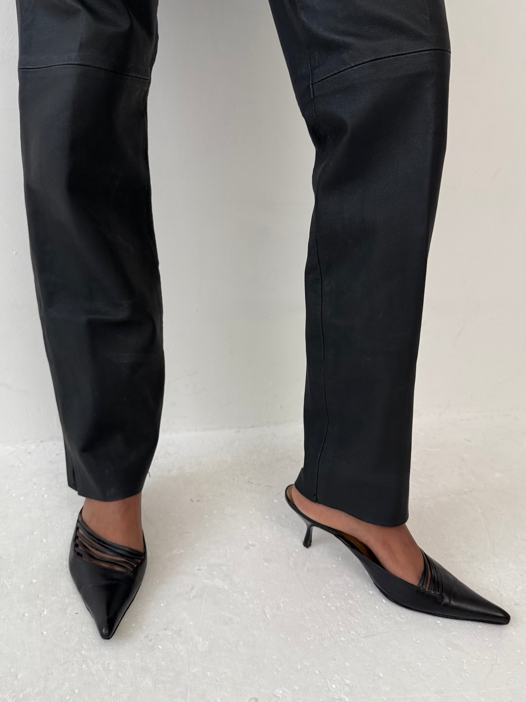 Leather pumps