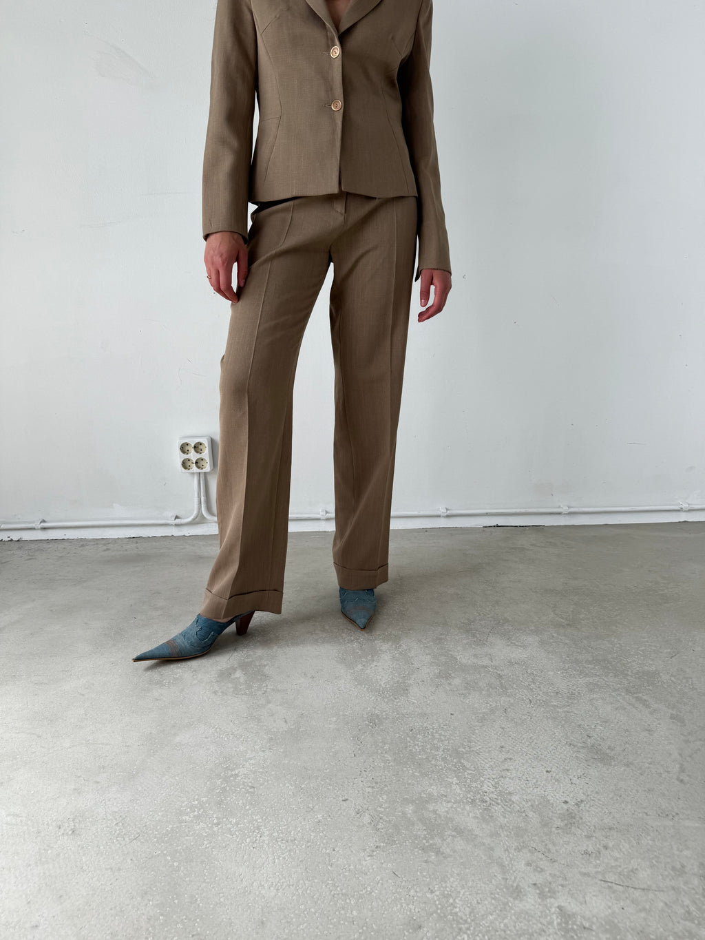 OATMEAL SUIT