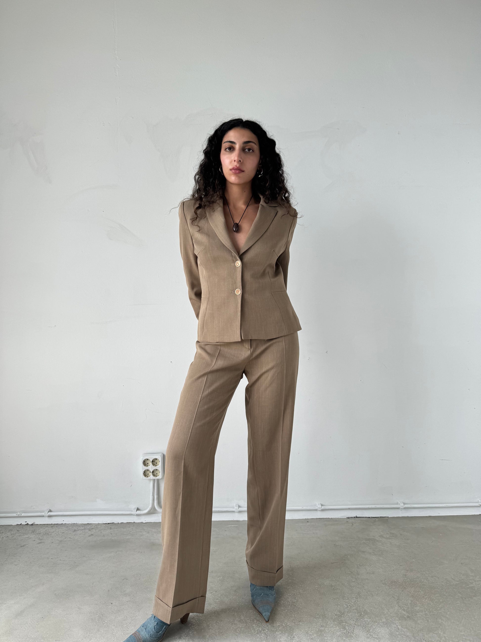 OATMEAL SUIT