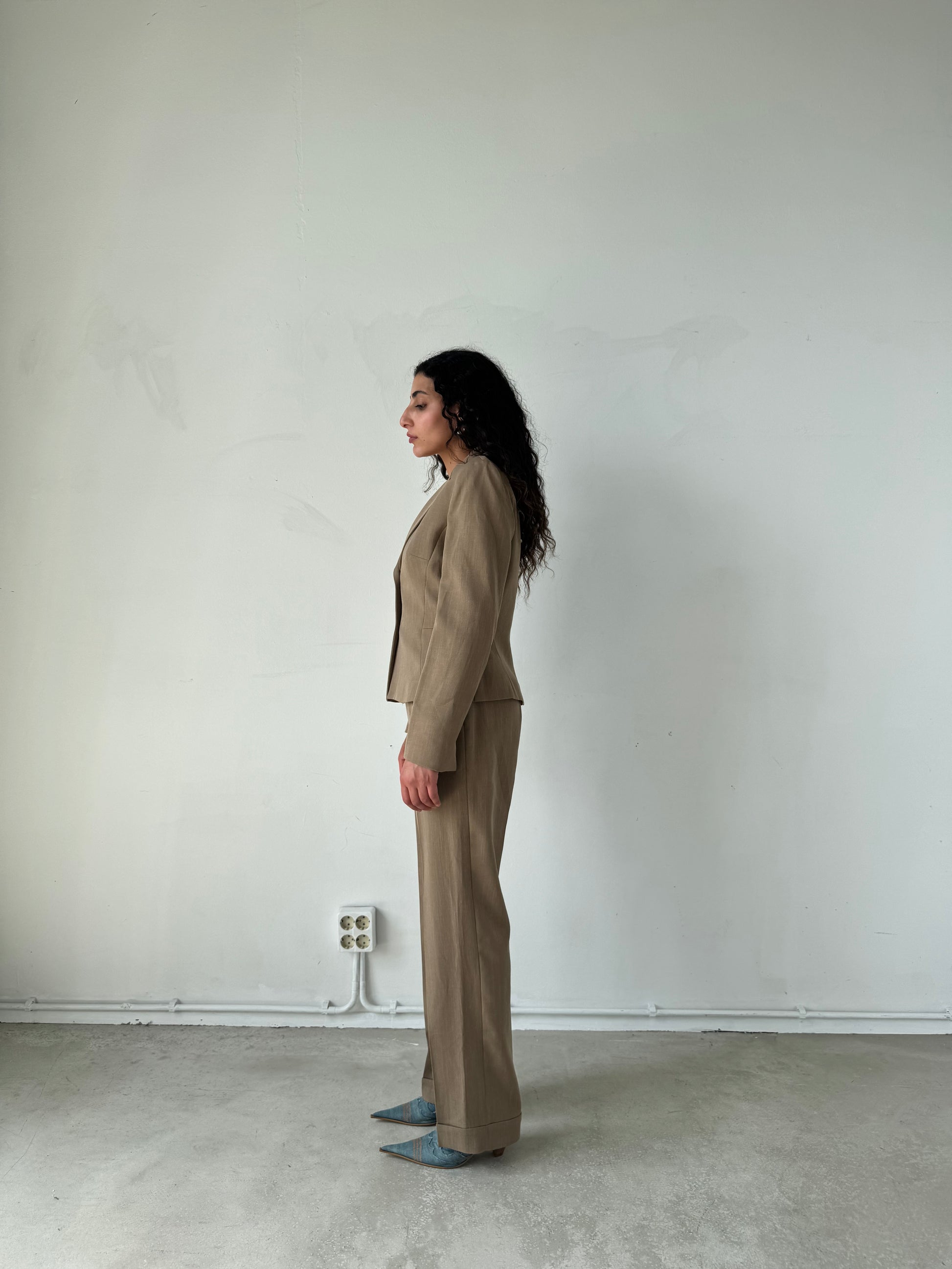 OATMEAL SUIT